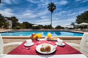 Daily buffet breakfast (EUR 8 per person)