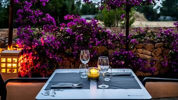 Breakfast, lunch, dinner served; local and international cuisine