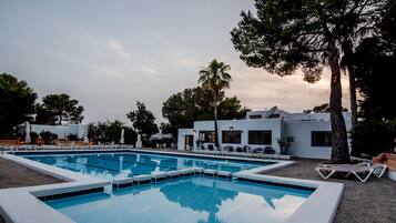 Seasonal outdoor pool, open 8:00 AM to 9:00 PM, pool umbrellas