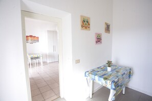 Apartment | Private kitchen | Fridge, stovetop, cookware/dishes/utensils - Appartamento Costa Ovest (Campo nell'Elba)