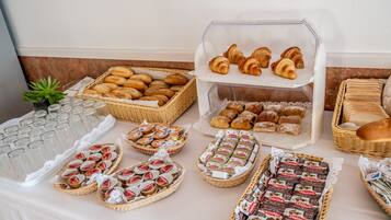 Desayuno buffet todos los días (con cargo)