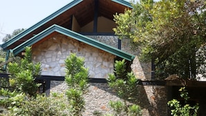 Front of property - Birds Paradise Hotel (Kalawana)