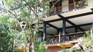 Coin salon dans le hall