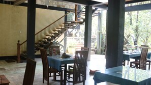 Ruokailu omassa huoneessa