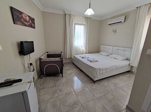 Chambre Triple | Minibar, rideaux occultants, Wi-Fi gratuit, draps fournis