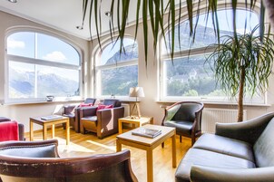 Área de estar no saguão