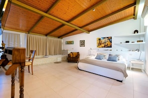 6 bedrooms, iron/ironing board, Internet, bed sheets