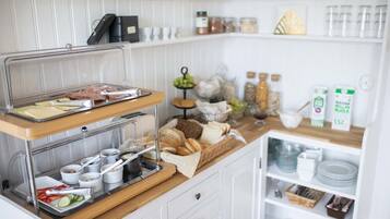 Free daily full breakfast