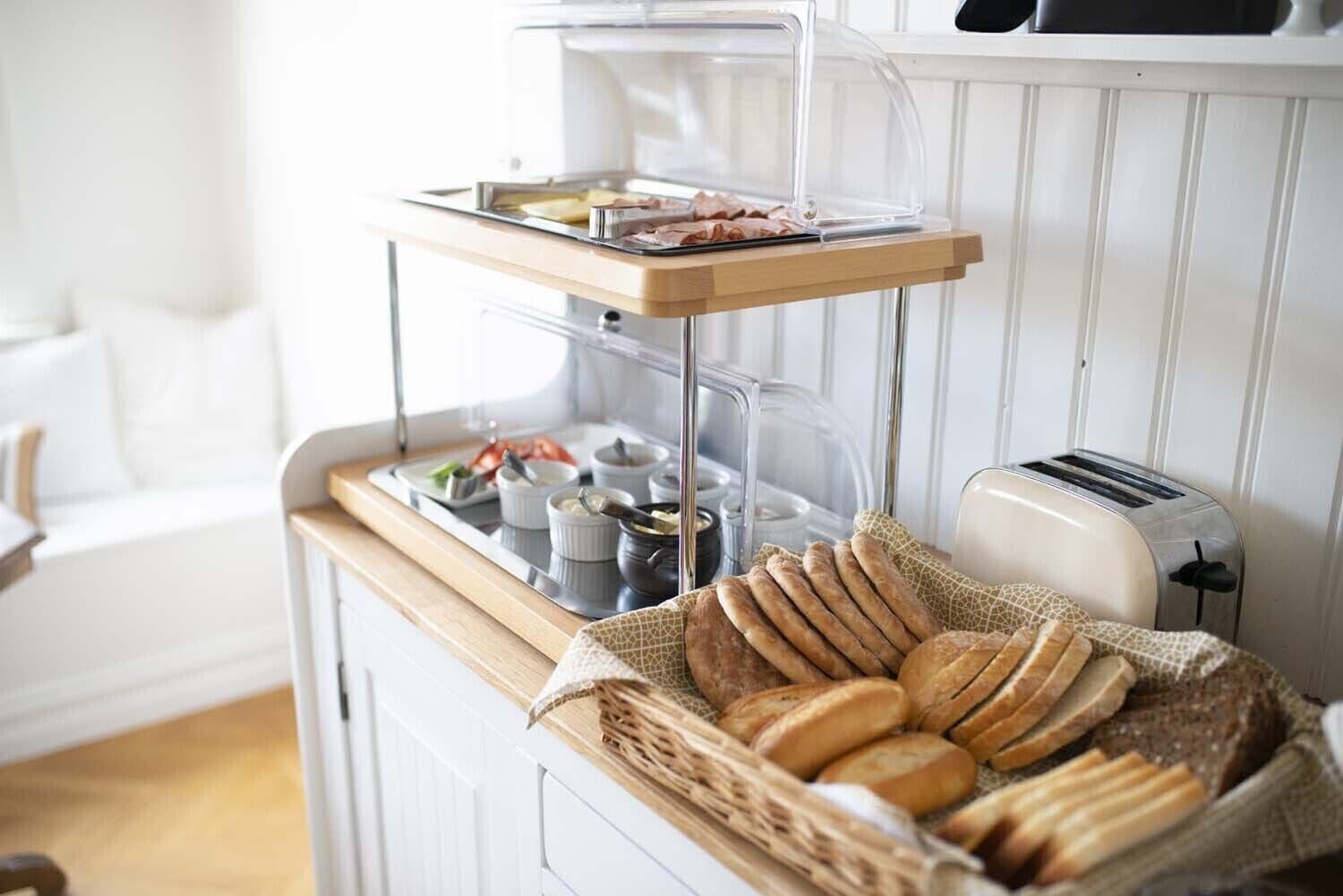Free daily full breakfast 