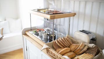 Free daily full breakfast