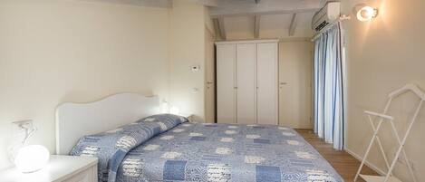 Apartment, 2 Bedrooms | 2 bedrooms, free cribs/infant beds, free WiFi