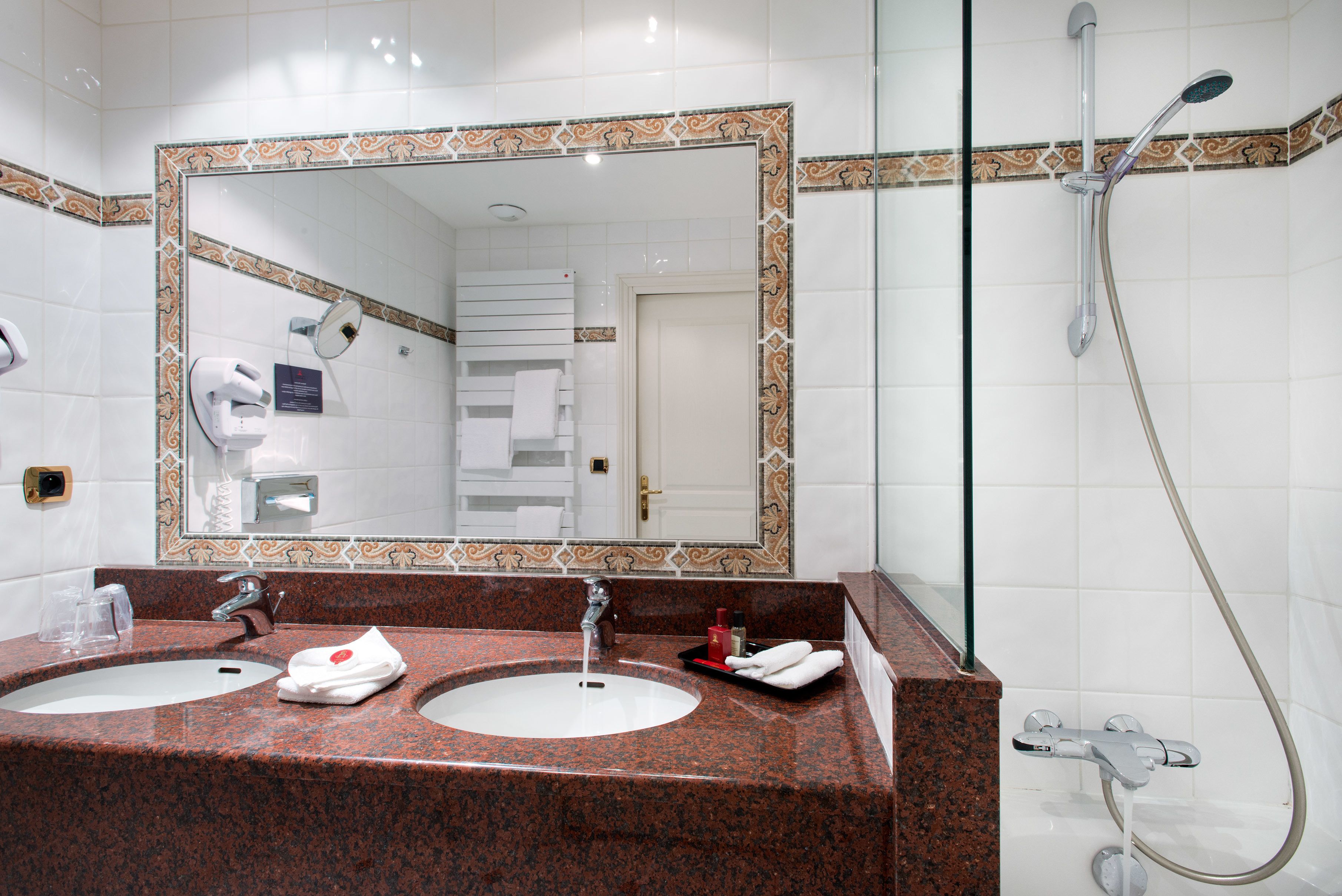 junior suite | bathroom | free toiletries, hair dryer, bathrobes, slippers