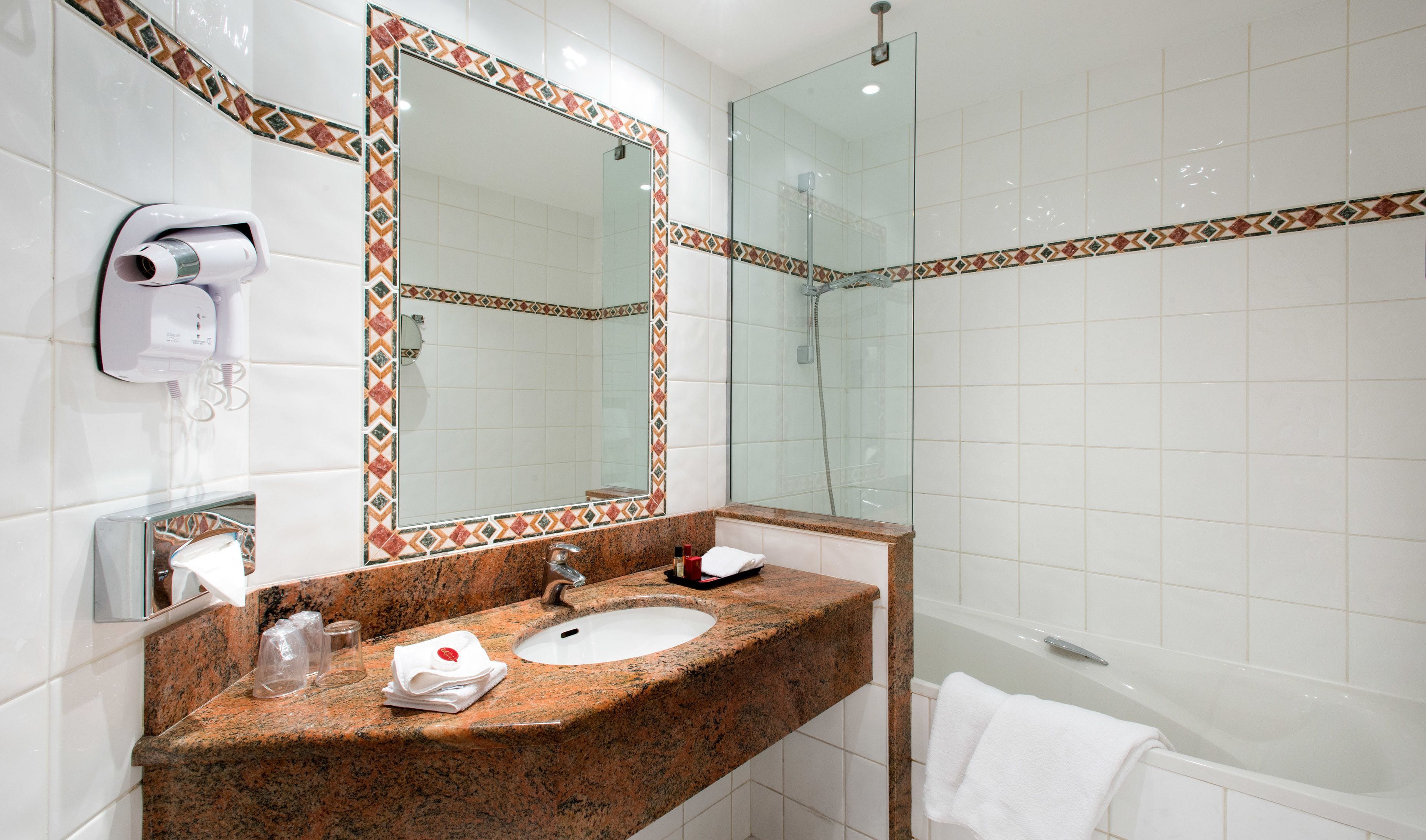 superior double room | bathroom | free toiletries, hair dryer, bathrobes, slippers