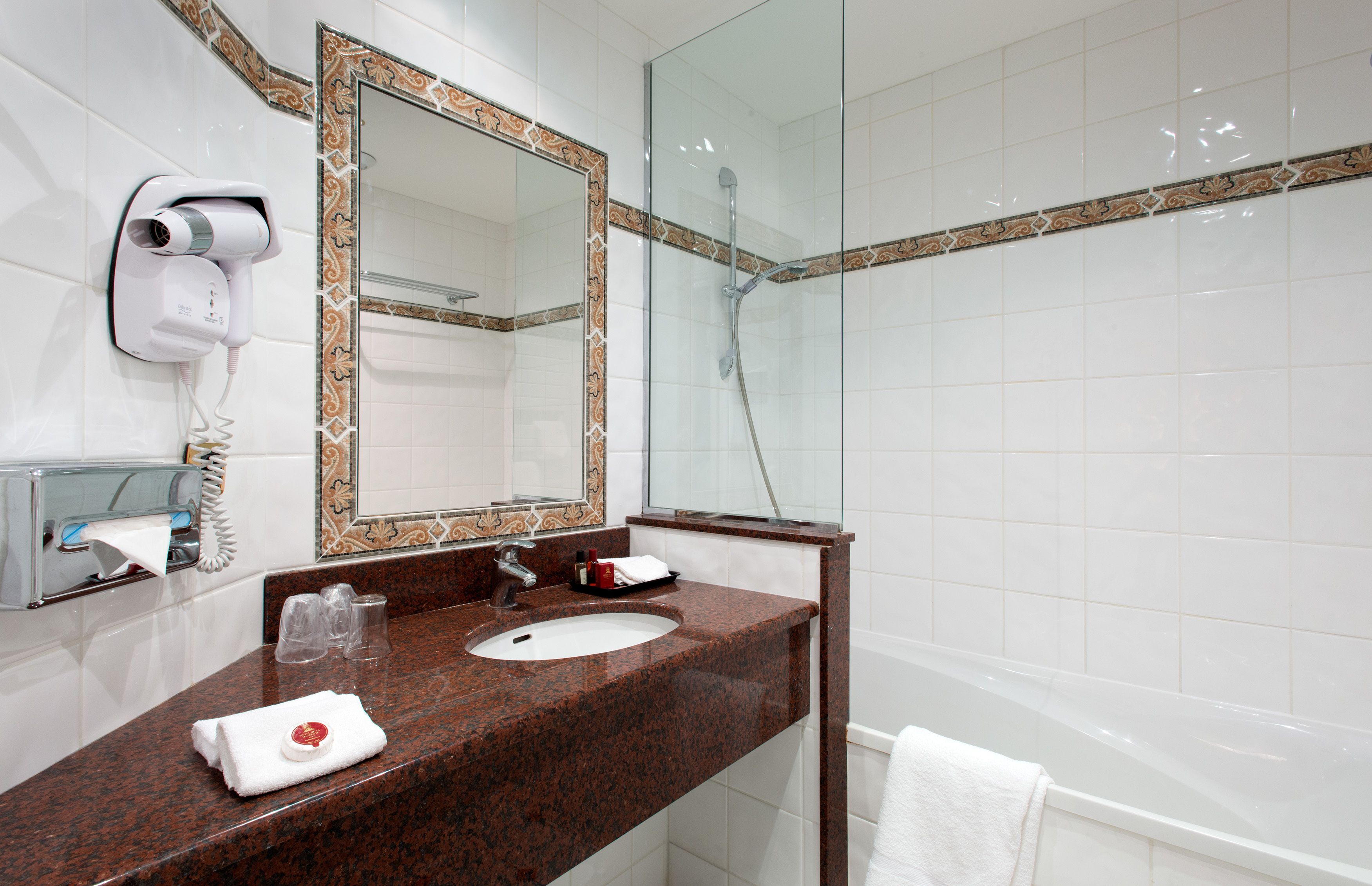 double room (prestige) | bathroom | free toiletries, hair dryer, bathrobes, slippers