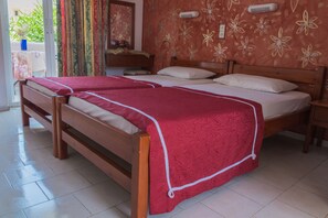Free cots/infant beds, free WiFi