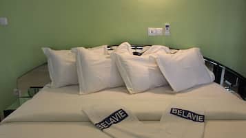 Deluxe Double Room | Minibar, in-room safe, desk, blackout drapes
