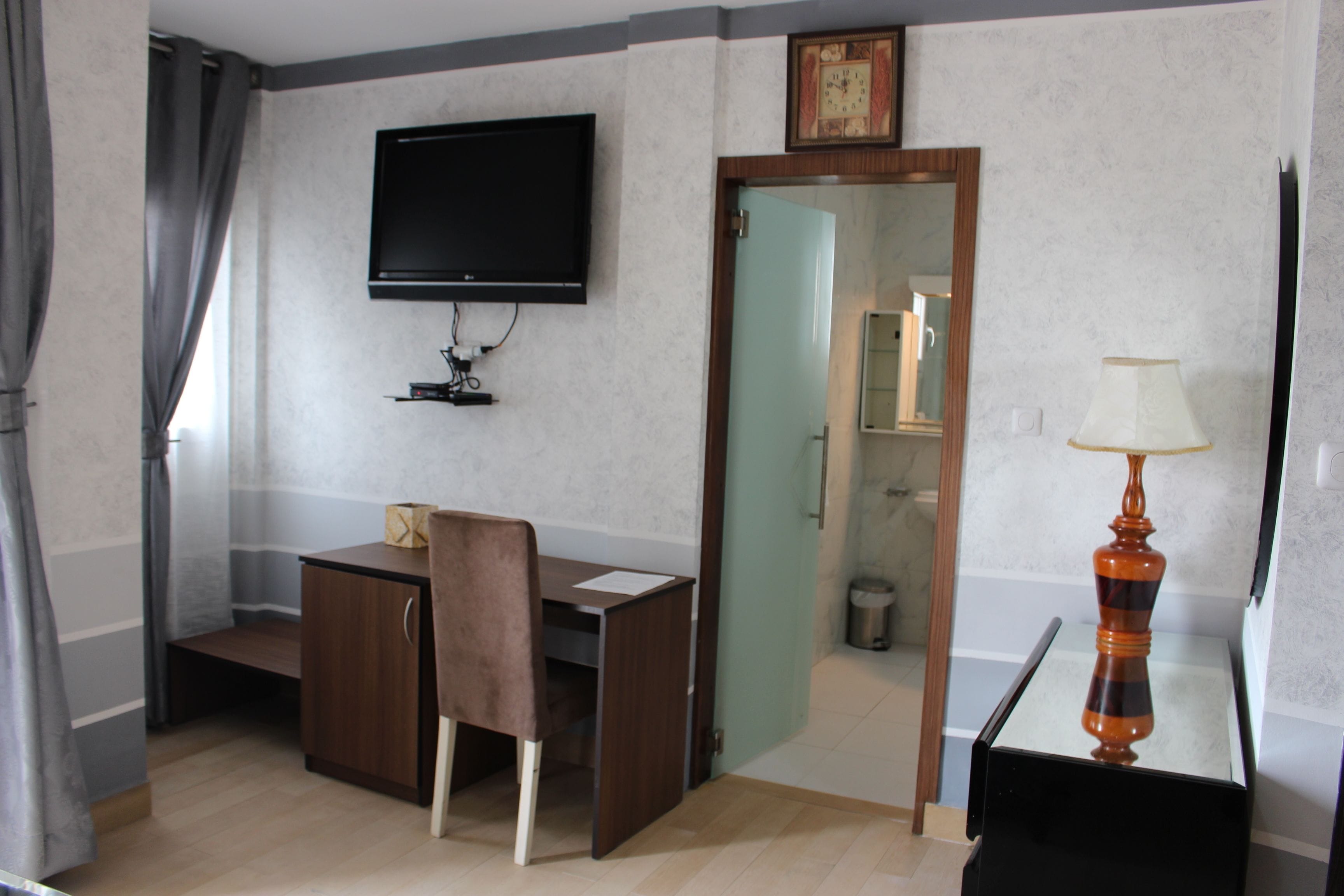 apartment, 2 bedrooms | minibar, in-room safe, desk, blackout curtains