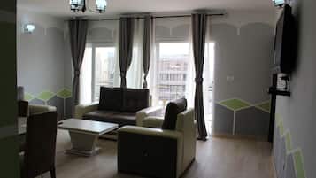 Deluxe Double Room | Living area | 32-inch TV with cable channels