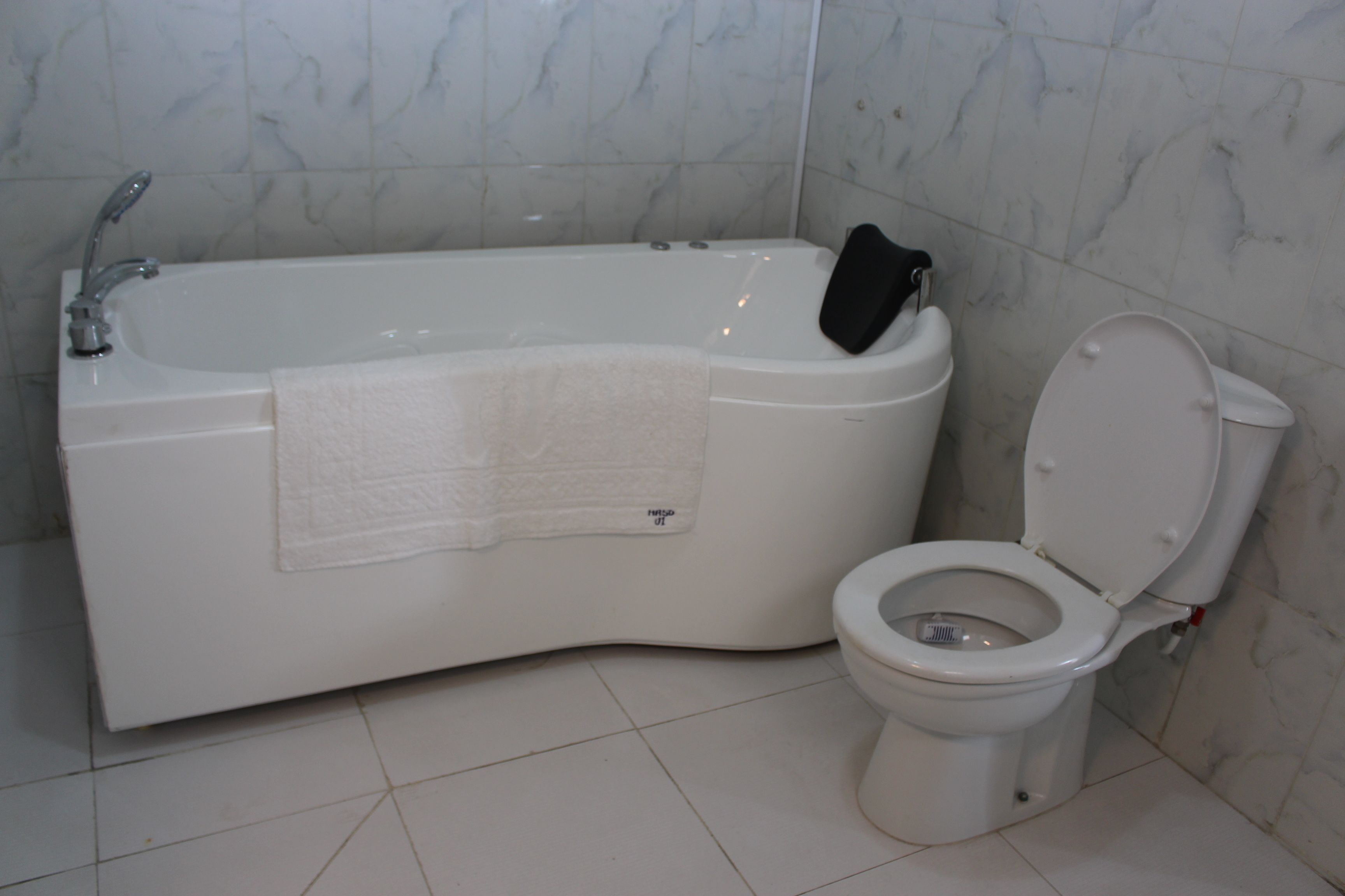 apartment, 2 bedrooms | bathroom | shower, free toiletries, towels