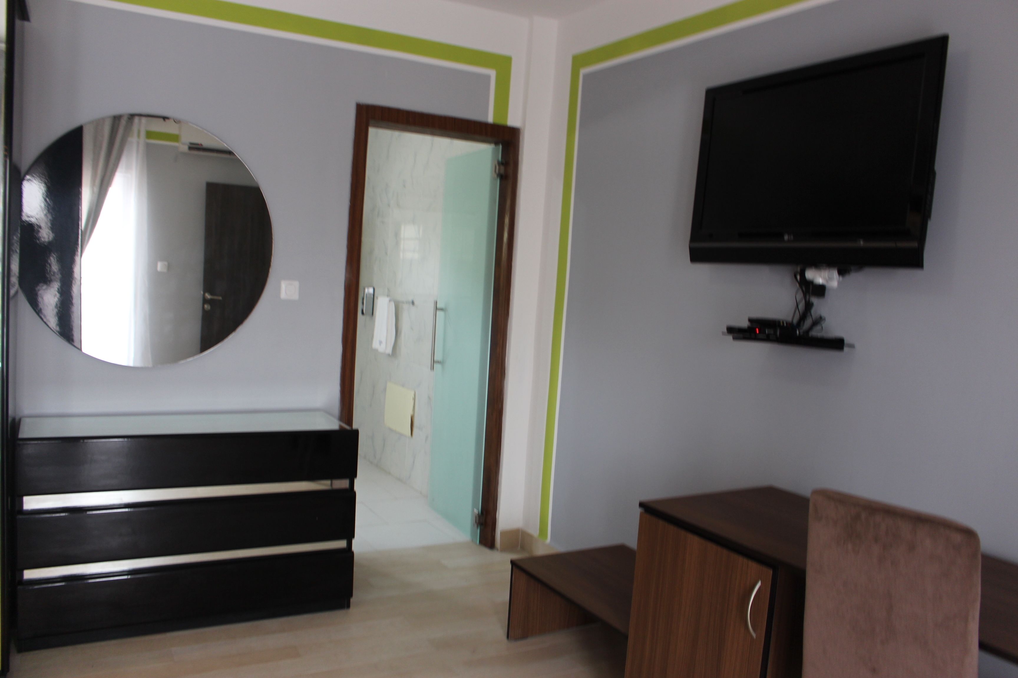 suite | minibar, in-room safe, desk, blackout curtains