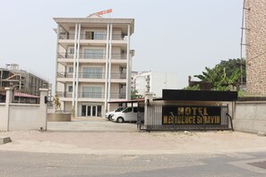 Front of property - Hôtel Résidence St David (Douala)