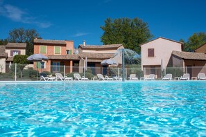 Piscine extérieure (ouverte en saison)