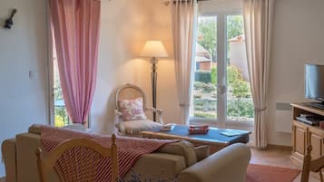 Vila Comfort, 3 kamar tidur, pemandangan kolam renang | Area keluarga | TV layar datar