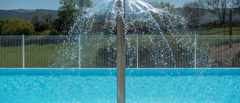 Piscine extérieure (ouverte en saison)