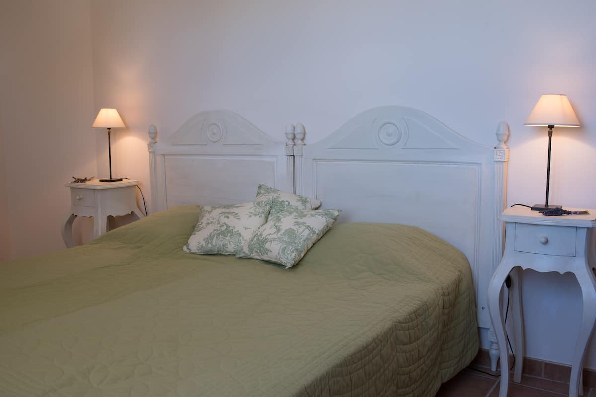 Appartamento, 2 camere da letto, vista piscina | Culle/letti per bambini (gratuiti), Wi-Fi (a pagamento), lenzuola