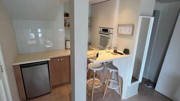 Kapella ground floor studio | In-room dining