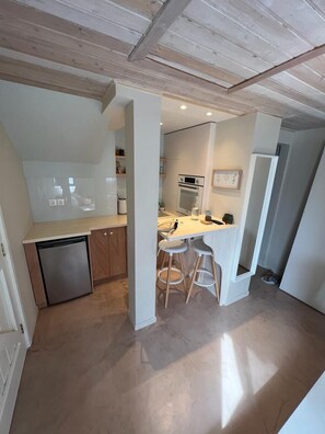 Kapella ground floor studio | In-room dining - Villa Kapella (Corfu)