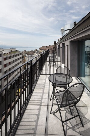 Habitación superior con 2 camas individuales | Vista desde la propiedad