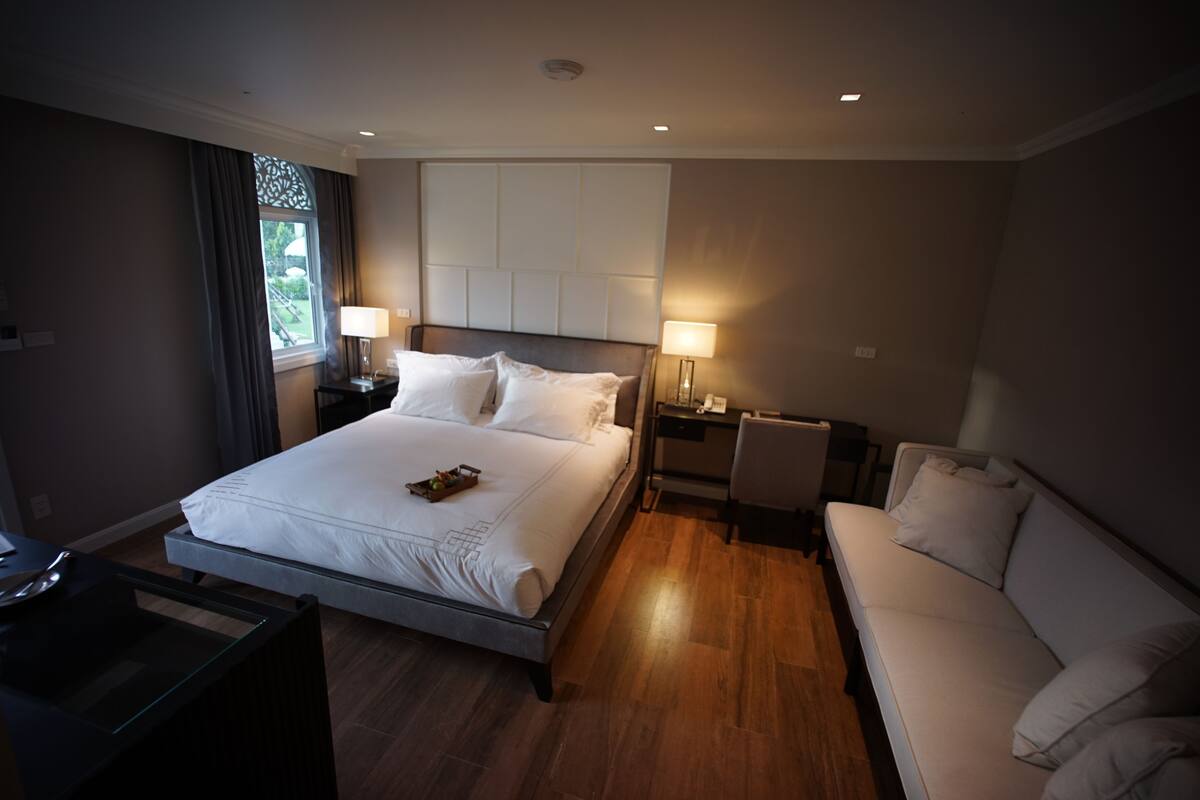 Premium bedding, minibar, in-room safe, desk