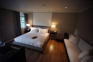 Premium bedding, minibar, in-room safe, desk