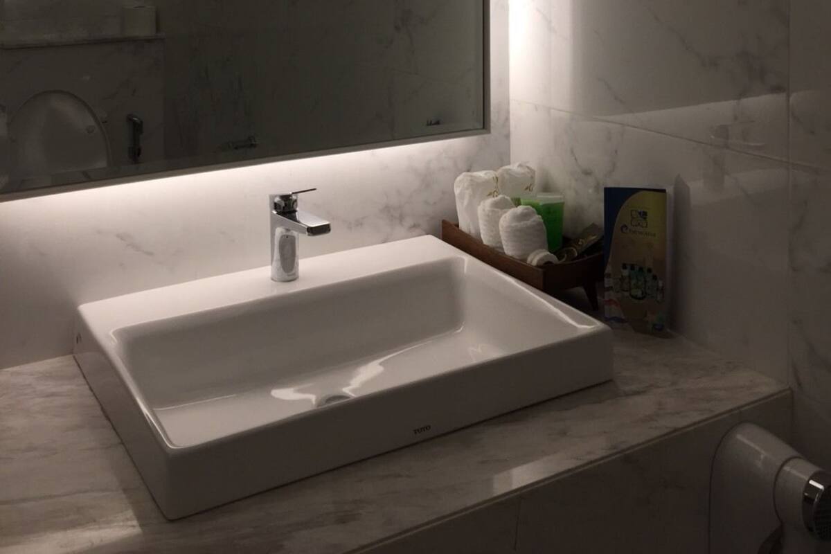 Bathroom sink