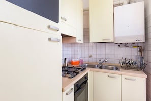 Appartamento, 1 camera da letto | Cucina privata | Frigorifero con congelatore, forno, piano cottura, bollitore elettrico