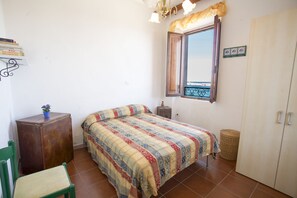 2 bedrooms, cots/infant beds - Appartamento Il Barlume (Marciana Marina)