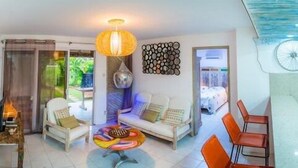 Comfort-Villa, 3 Schlafzimmer | Wohnbereich | Flachbildfernseher, Kamin