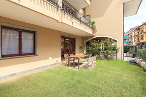 公寓, 2 間臥室 | 起居區 | 電視