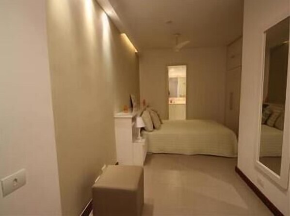 2 bedrooms, iron/ironing board, free WiFi
