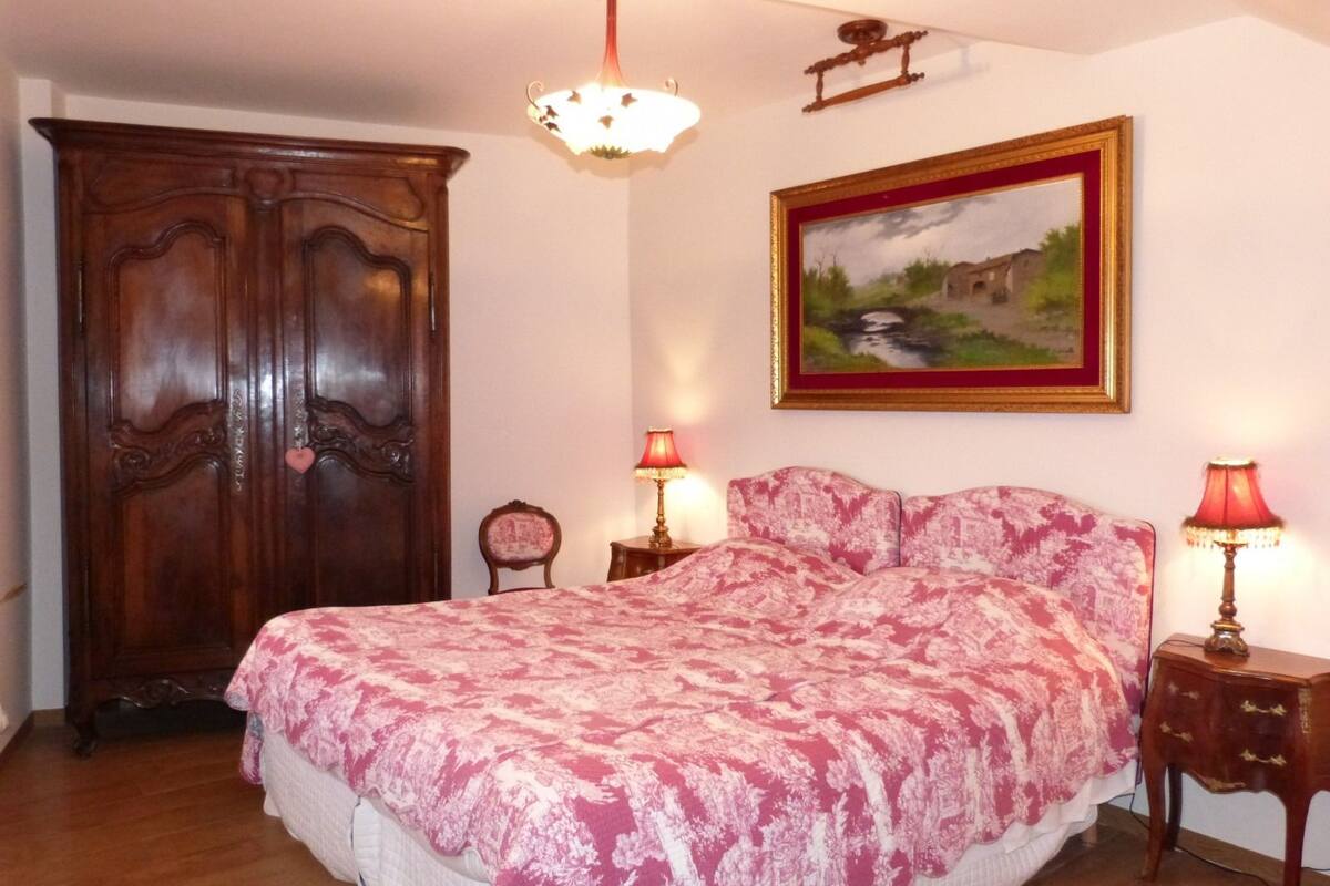 Exclusive House | Premium bedding, in-room safe, desk, blackout curtains