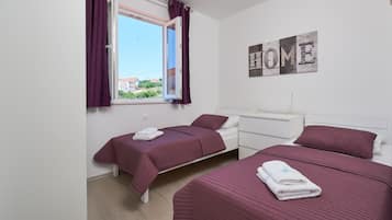 1 bedroom, premium bedding, in-room safe, desk