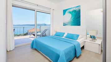 Exclusive-Apartment, 2 Schlafzimmer (Penthouse) | 1 Schlafzimmer, hochwertige Bettwaren, Zimmersafe, Schreibtisch