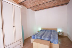 1 bedroom, desk, cots/infant beds - Appartamento Trilo Tenuta Damiani (Portoferraio)