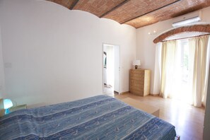 Apartment | 1 Schlafzimmer, Schreibtisch, Babybetten