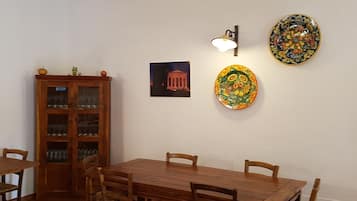 Tägliches inbegriffenes einheimisches Frühstück