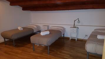 Zimmersafe, Schreibtisch, schallisolierte Zimmer, kostenloses WLAN