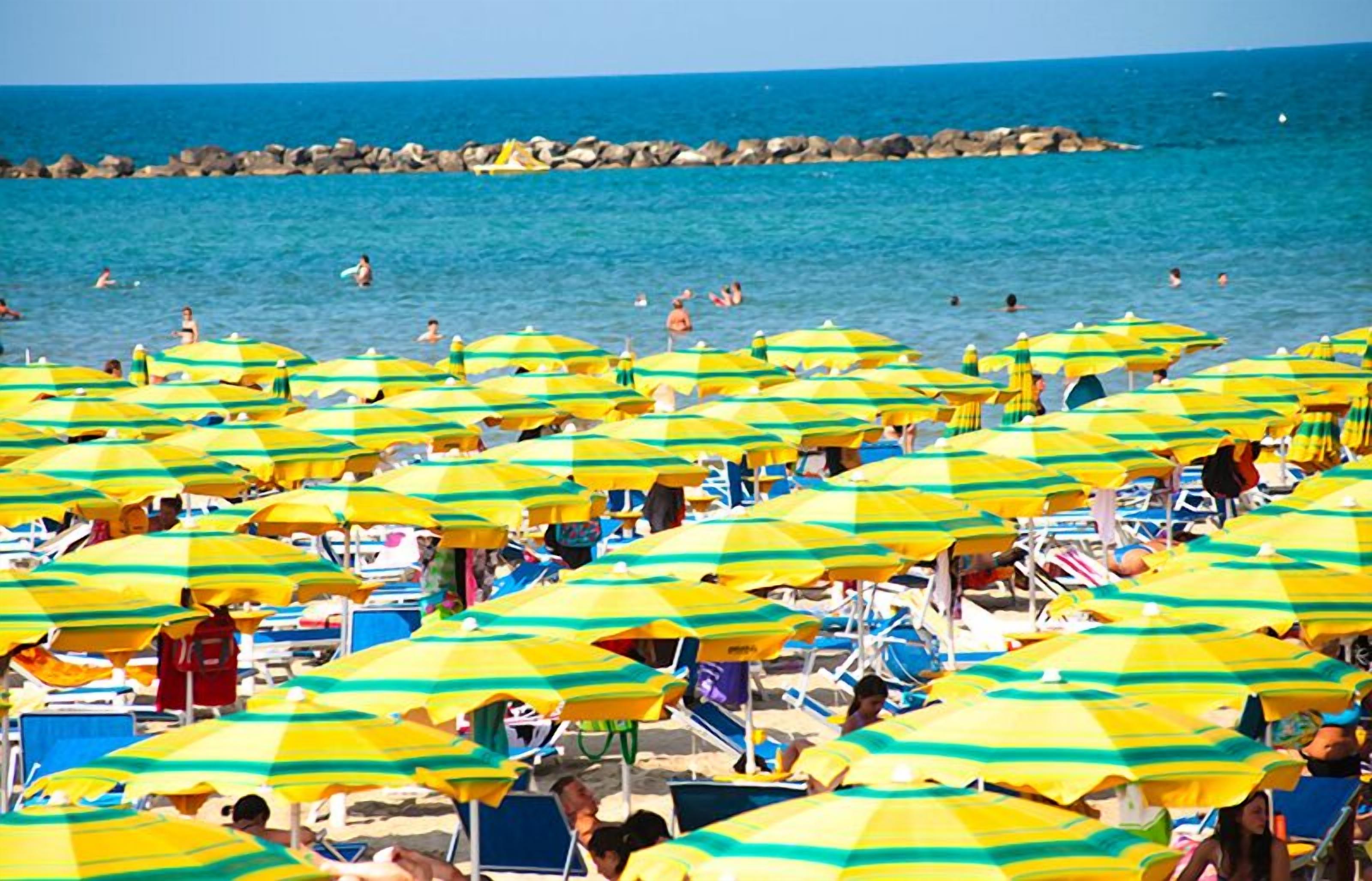 Plage privée à proximité, chaises longues, parasols