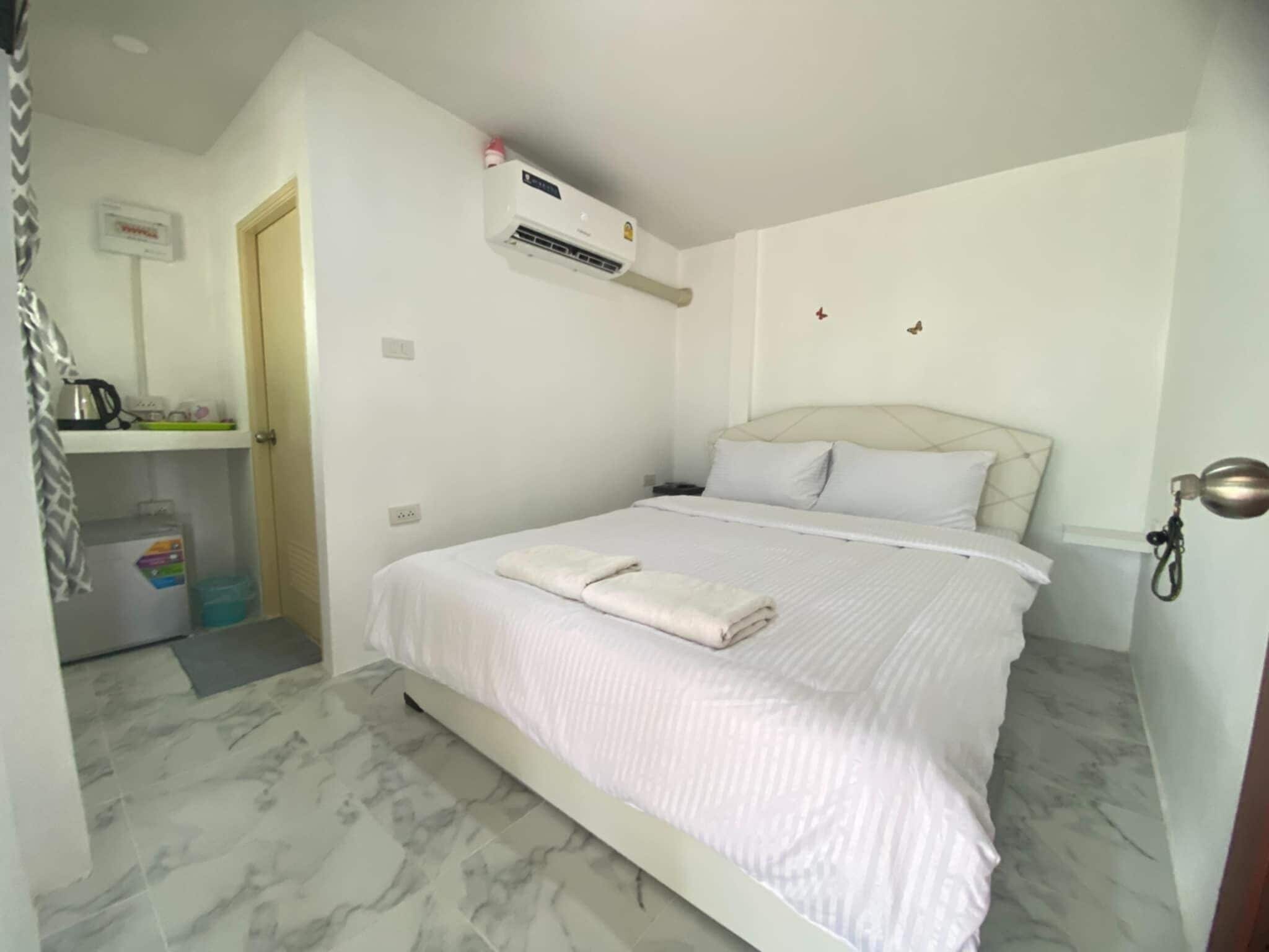 Standard Double Room | โต๊ะทำงาน, Wi-Fi ฟรี, ผ้าปูที่นอน