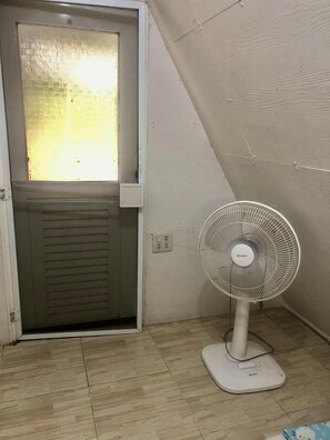 Camping Chalet | Escritorio, wifi gratis, ropa de cama